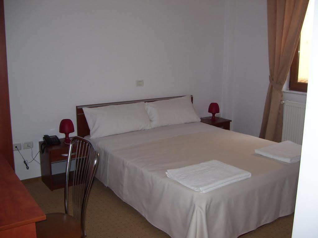 Hotel Vila Veneto Τιμισοάρα Εξωτερικό φωτογραφία