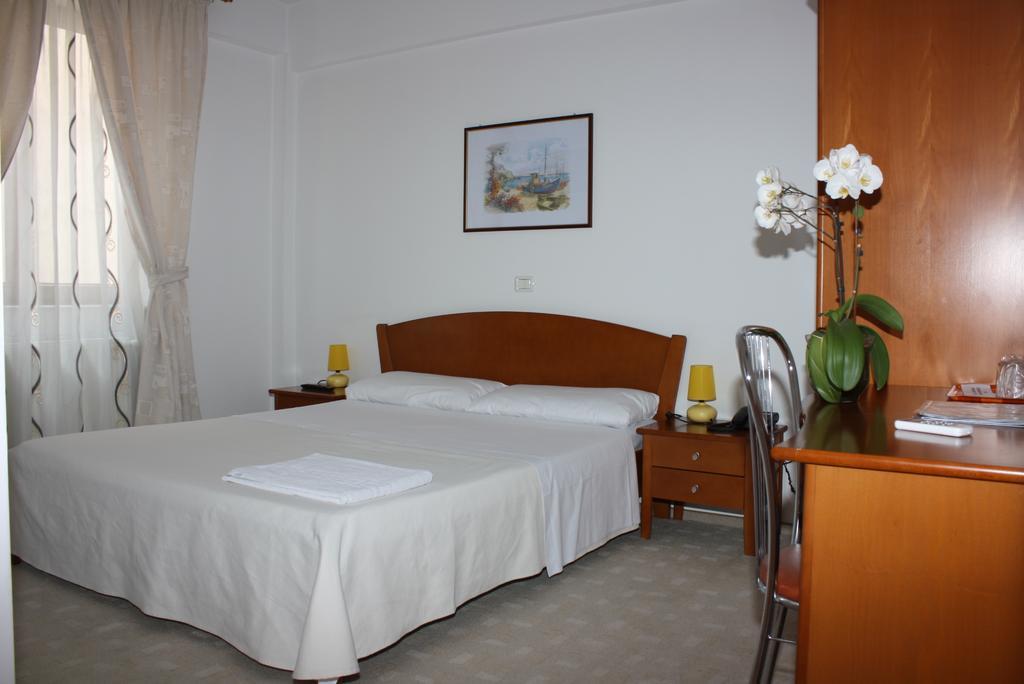 Hotel Vila Veneto Τιμισοάρα Δωμάτιο φωτογραφία